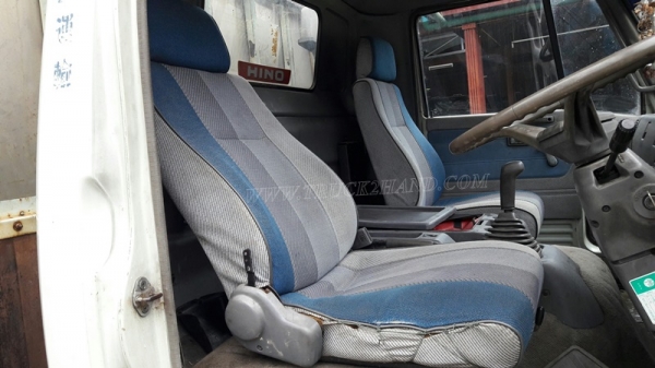 6 ล้อ HINO กระบะรั้วเหล็กพื้นเป็นสแตนเลส  รุ่น KM779   117 แรงม้า กระบะยาว 5.40 เมตร