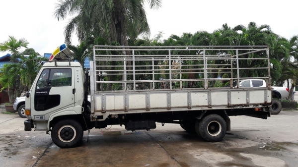 6 ล้อ HINO กระบะรั้วเหล็กพื้นเป็นสแตนเลส  รุ่น KM779   117 แรงม้า กระบะยาว 5.40 เมตร