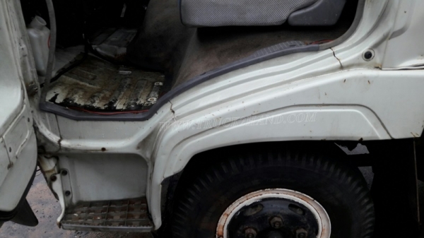 6 ล้อ HINO กระบะรั้วเหล็กพื้นเป็นสแตนเลส  รุ่น KM779   117 แรงม้า กระบะยาว 5.40 เมตร