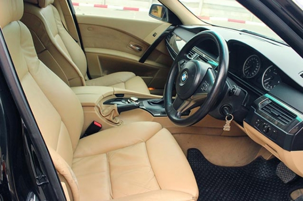 Bmw รุ่น 525 I limosin E60 ปี 2004 สีดำ
