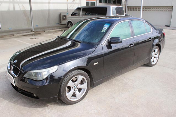 Bmw รุ่น 525 I limosin E60 ปี 2004 สีดำ
