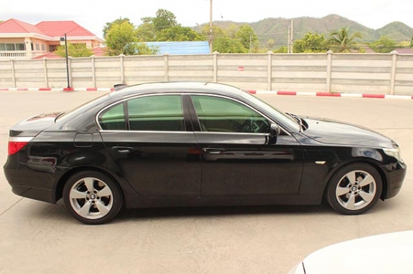 Bmw รุ่น 525 I limosin E60 ปี 2004 สีดำ
