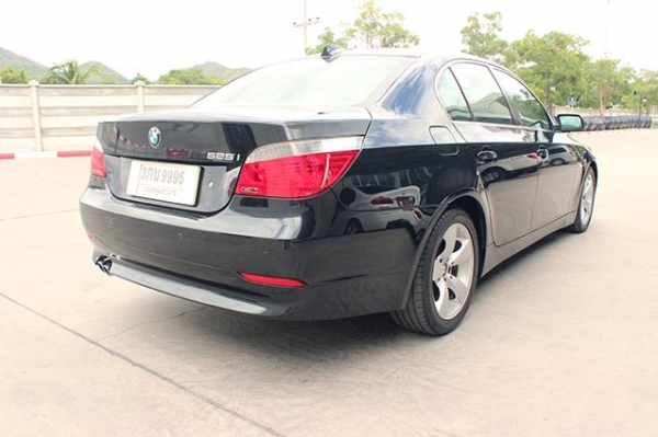 Bmw รุ่น 525 I limosin E60 ปี 2004 สีดำ