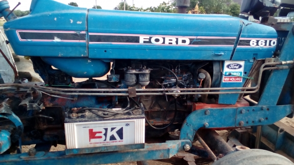 ขายรถไถFORD รุ่น6610 เสื้อลาย  สวยเดิมพร้อมใช้งานเอกสารเล่มทะเบียน