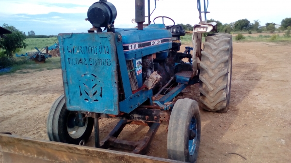ขายรถไถFORD รุ่น6610 เสื้อลาย  สวยเดิมพร้อมใช้งานเอกสารเล่มทะเบียน
