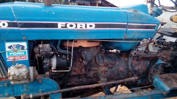 ขายรถไถFORD รุ่น6610 เสื้อลาย  สวยเดิมพร้อมใช้งานเอกสารเล่มทะเบียน