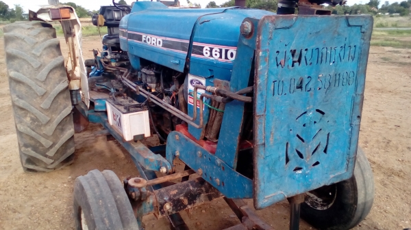 ขายรถไถFORD รุ่น6610 เสื้อลาย  สวยเดิมพร้อมใช้งานเอกสารเล่มทะเบียน