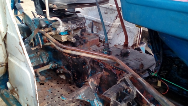 ขายรถไถFORD รุ่น6610 เสื้อลาย  สวยเดิมพร้อมใช้งานเอกสารเล่มทะเบียน