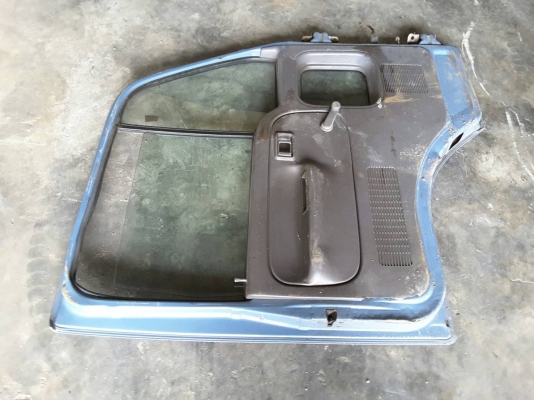 ขายประตูรถสี่กลางเก่าญี่ปุ่นตามสภาพนอกราคาคู่ละ9000บาท