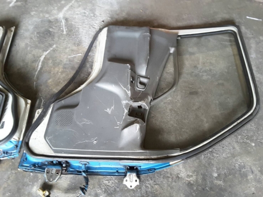 ขายประตูรถสี่กลางเก่าญี่ปุ่นตามสภาพนอกราคาคู่ละ9000บาท