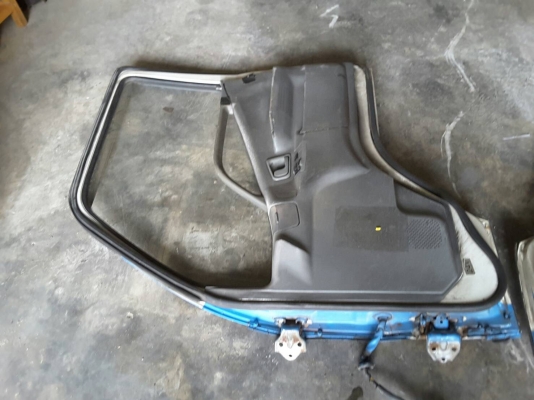 ขายประตูรถสี่กลางเก่าญี่ปุ่นตามสภาพนอกราคาคู่ละ9000บาท