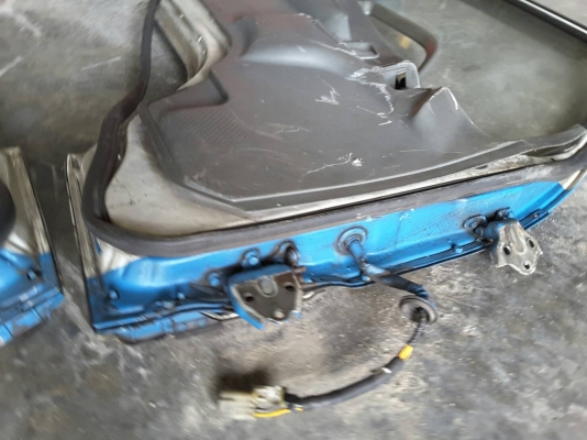 ขายประตูรถสี่กลางเก่าญี่ปุ่นตามสภาพนอกราคาคู่ละ9000บาท