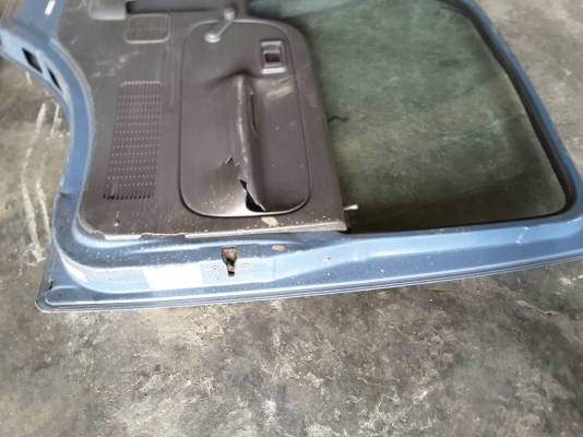 ขายประตูรถสี่กลางเก่าญี่ปุ่นตามสภาพนอกราคาคู่ละ9000บาท