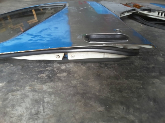 ขายประตูรถสี่กลางเก่าญี่ปุ่นตามสภาพนอกราคาคู่ละ9000บาท