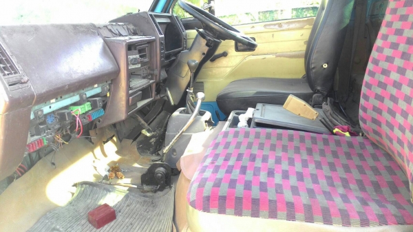 รถอีซูซู 6 ล้อ ท้ายลาด NKR 110 แรงม้า. ปี 32. สนใจติดต่อ 081 - 6079515 รถอีซูซู 6 ล้อ ท้ายลาด NKR 110 แรงม้า. ปี 32. สนใจติดต่อ 081 - 6079515