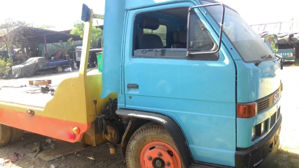 รถอีซูซู 6 ล้อ ท้ายลาด NKR 110 แรงม้า. ปี 32. สนใจติดต่อ 081 - 6079515 รถอีซูซู 6 ล้อ ท้ายลาด NKR 110 แรงม้า. ปี 32. สนใจติดต่อ 081 - 6079515