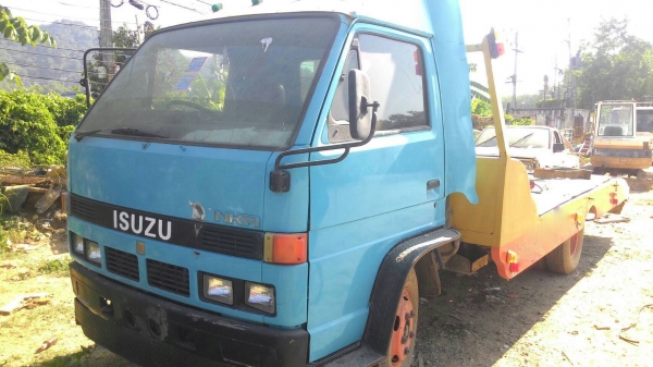 รถอีซูซู 6 ล้อ ท้ายลาด NKR 110 แรงม้า. ปี 32.    สนใจติดต่อ  081 - 6079515