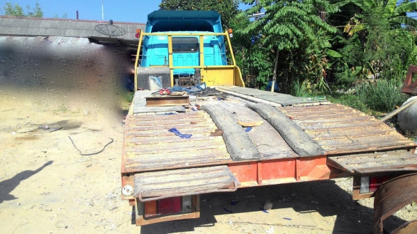 รถอีซูซู 6 ล้อ ท้ายลาด NKR 110 แรงม้า. ปี 32. สนใจติดต่อ 081 - 6079515 รถอีซูซู 6 ล้อ ท้ายลาด NKR 110 แรงม้า. ปี 32. สนใจติดต่อ 081 - 6079515