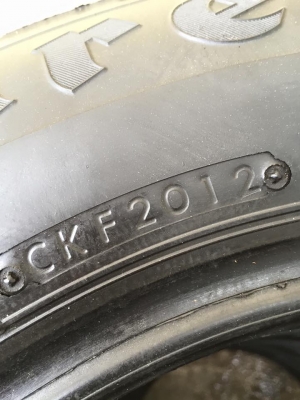 ขายยาง FIRESTONE TZ700 185-65-14 ปี12 สภาพป้ายแดง ตุ่มหน้ายางยังอยู่ ชุดละ 2,900 บาท