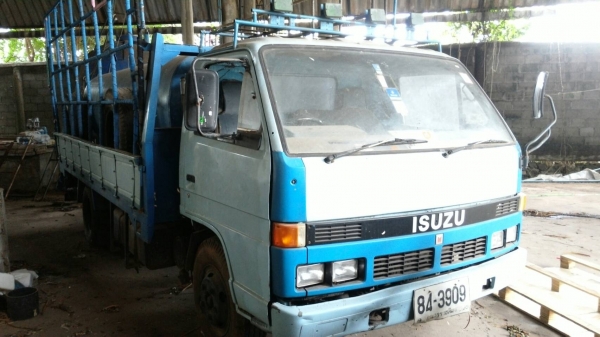 ISUZU 6ล้อพร้อมแท็งค์น้ำ4000ลิตร