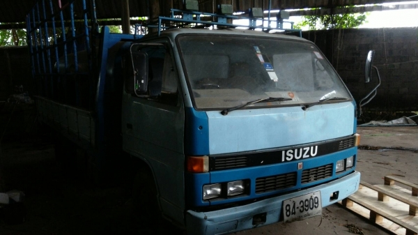 ISUZU 6ล้อพร้อมแท็งค์น้ำ4000ลิตร