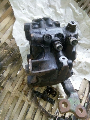 กระปุกพวงมาลัยE220(W124)