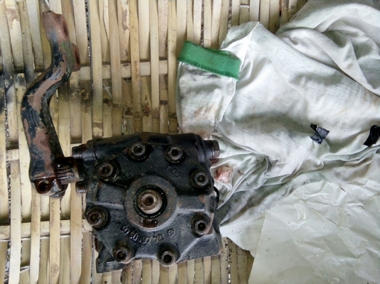 กระปุกพวงมาลัยE220(W124)