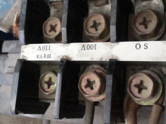 หม้อแปลงไฟฟ้ายี่ห้อ KASUGA แบบ 1 เฟส จากญี่ปุ่น 220 V. ออก 100 - 110 V. ขนาด 100 A.