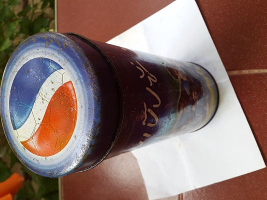 กระป๋องเป็ปซี่ งานสังกะสี ฟุตบอลโลก 2002 งานเก่า 10 กว่าปี สูง 12 นิ้ว เหมาะสะสม มีใบเดียว 100 -