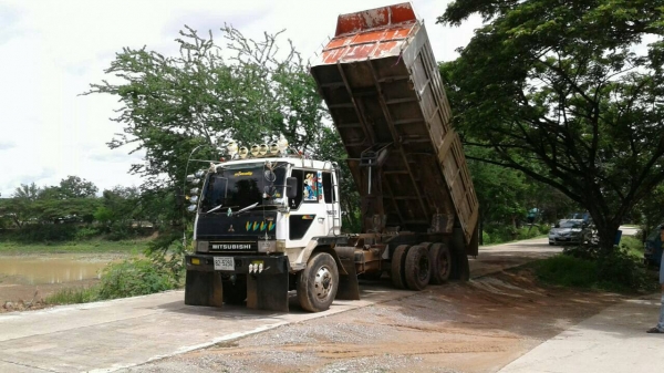 ขาย 10 ล้อดั้ม ไอ้หลง FN527M-TF2689 เครื่องเดิม 6D16 เทอร์โบ 220 แรงม้า เกียร์ 10 สปีด ดั้มสามมิตร เล่มทะเบียนครบพร้อมโอนครับ ขาย 10 ล้อดั้ม ไอ้หลง FN527M-TF2689 เครื่องเดิม 6D16 เทอร์โบ 220 แรงม้า เกียร์ 10 สปีด ดั้มสามมิตร เล่มทะเบียนครบพร้อมโอนครับ