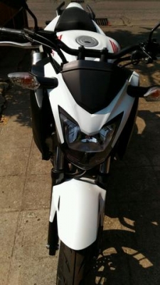 ขายHonda Cb300f รถ สภาพใหม่จดทะเบียนรถปี 2015