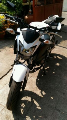 ขายHonda Cb300f รถ สภาพใหม่จดทะเบียนรถปี 2015