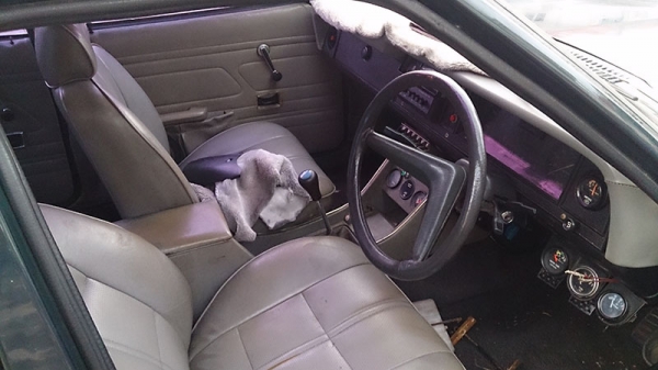 ขายรถเก๋งฟอร์ดรุ่นเก่า 19550 บาท