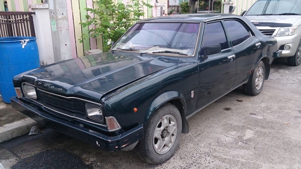 ขายรถเก๋งฟอร์ดรุ่นเก่า 19550 บาท