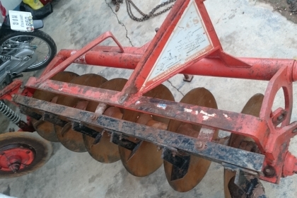 ขายผานรถไถ 6*22. LCS  โครงสวย สีเดิม พร้อมใช้งาน  ใส่กับรถ 30-36 แรง.ขายได้ขายครับ โทรมาสอบถามได้เลยน๊ะครับ 083-9576970 ปฐมพงษ์