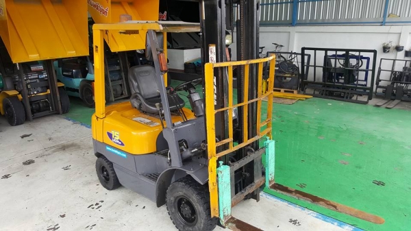 รถโฟล์คลิฟท์นำเข้า รถเก่ามือสองรถโฟล์คลิฟท์มือสองรถเก่าจากญี่ปุ่นรถตักยางก้อนยางพารายางถ้วยและขี้ยางตักทะลายปามล์