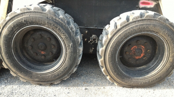 รถตัก BOBCAT 725 เครื่องยนต์ 4สูบดีเซล เก่าญี่ปุ่น สภาพดี พร้อมใช้งาน โทร.090-986-2521 อ๊อบ