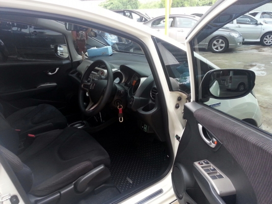 ขายด่วน ! Honda Jazz 1.3 HYBRID ปี 2013