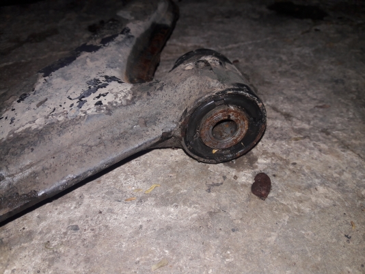 ปีกนกตัวล่าง ด้านขวา ใส่ HONDA CITY TYPE Z