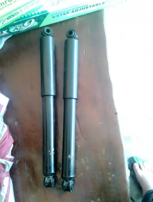 ขายโช้คหลัง Isuzu D-MAX All New ตัวเตี้ย 4 ประตู โฉมปัจจุบัน สภาพใหม่ ถอดเก็บไว้ตั้งแต่ป้ายแดง ตอนนี้ไม่ได้ใช้แล้ว เลยขายต่อ