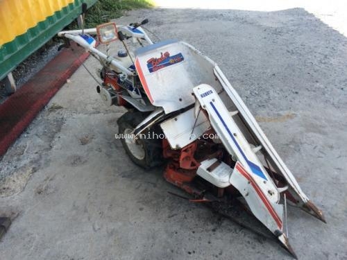 NEW รถเกี่ยวข้าวเดินตาม   KUBOTA   RA30 รหัสสินค้า : 80904237   www.nihonmono.com