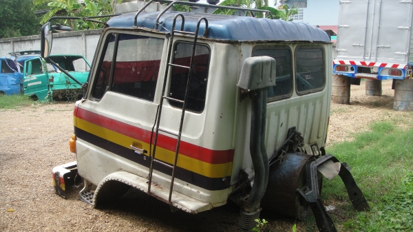 หัว HINO F18 สภาพสวยเดิมๆ ขาหน้า-หลัง กันชน กรองหลังเก๋ง ของครบยกใส่รถได้เลย ราคาถูก