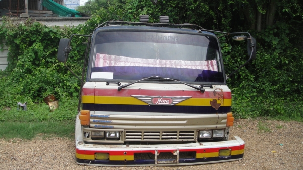 หัว HINO F18 สภาพสวยเดิมๆ ขาหน้า-หลัง กันชน กรองหลังเก๋ง ของครบยกใส่รถได้เลย ราคาถูก