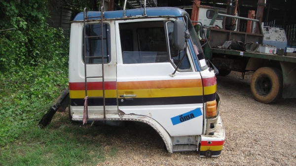 หัว HINO F18 สภาพสวยเดิมๆ ขาหน้า-หลัง กันชน กรองหลังเก๋ง ของครบยกใส่รถได้เลย ราคาถูก