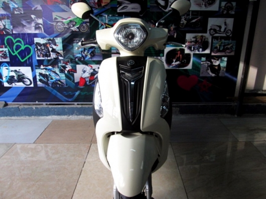 Grand filano 125 cc.สีขาว พิมนิยม ยูบ็อกใหญ่ใส่ของจุใจ ช่องเติมน้ำมันด้านหน้าสะดวกไม่ต้องลงจากเบาะ  แถม 3 รายการ 38900