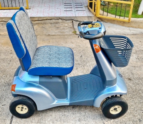 ขายรถไฟฟ้า 4 ล้อ Suzuki สำหรับคนแก่เพิ่งมาจากญี่ปุ่น