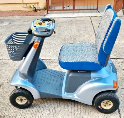 ขายรถไฟฟ้า 4 ล้อ Suzuki สำหรับคนแก่เพิ่งมาจากญี่ปุ่น