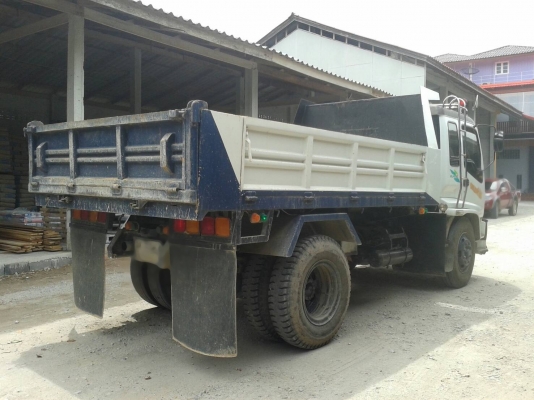 Isuzu 200 แรงม้ายาง9