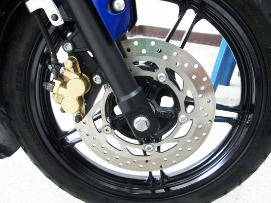 (โอนฟรี) ขาย Yamaha R15 รถปี 2015 ไมล์แท้ 5312 กม สภาพสวยเดิมๆ แรงด้วยขุมกำลัง 150CC บิดติดมือ  สีขาว น้ำเงิน