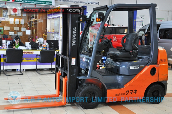 ขายรถโฟล์คลิฟท์มือสอง TOYOTA รุ่น  8FD25-10278 ราคา 425,000 บาท นำเข้าจากประเทศญี่ปุ่น 100\% ไม่เคยใช้งานในไทย